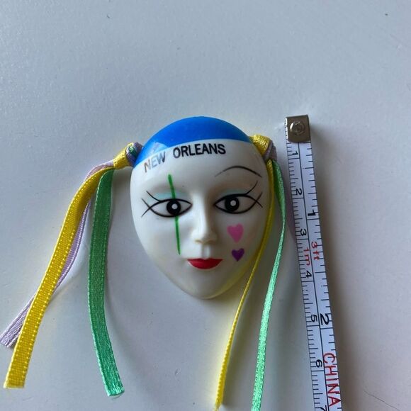 Vintage Colorful New Orleans Mask Pin - Picture 2 of 6